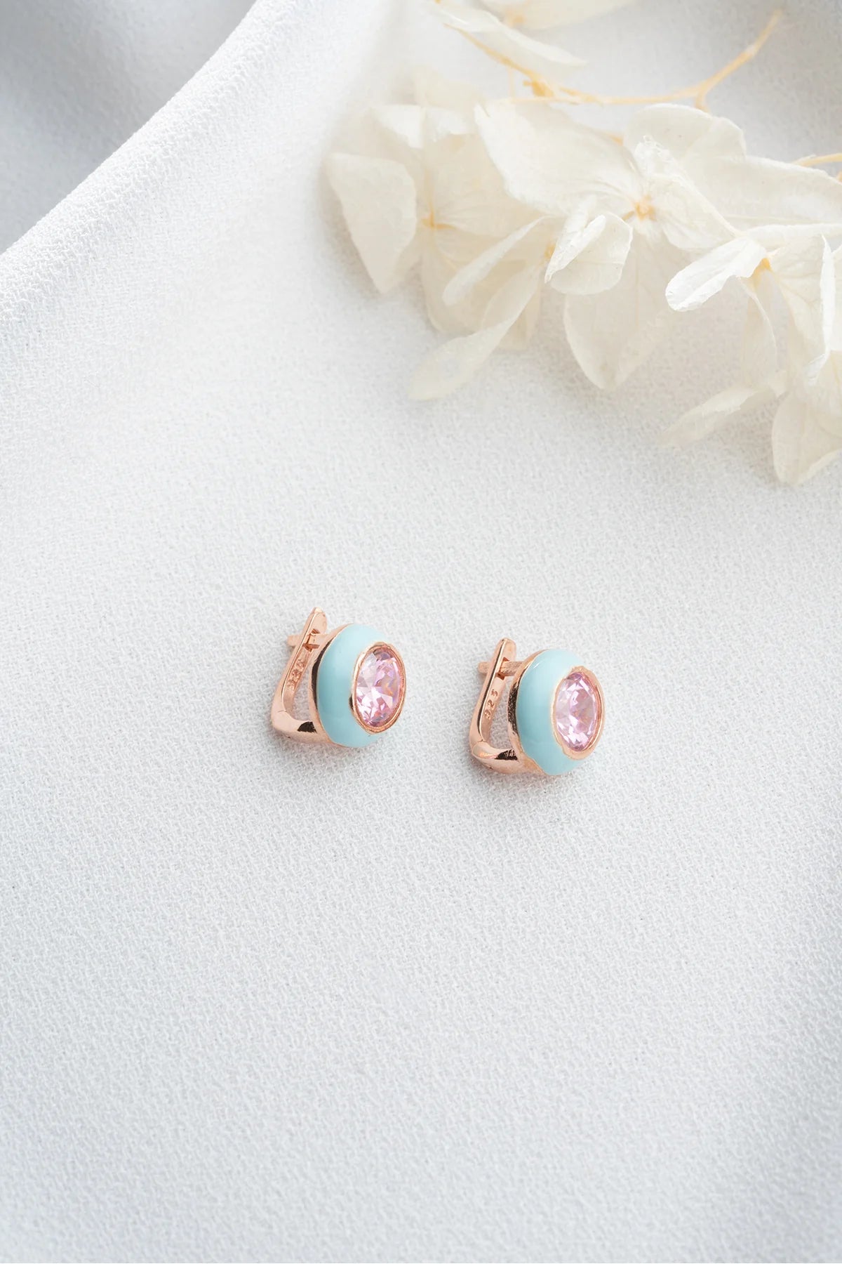 Minik Taşlı 925 Ayar Rose Kaplama Gümüş Küpe