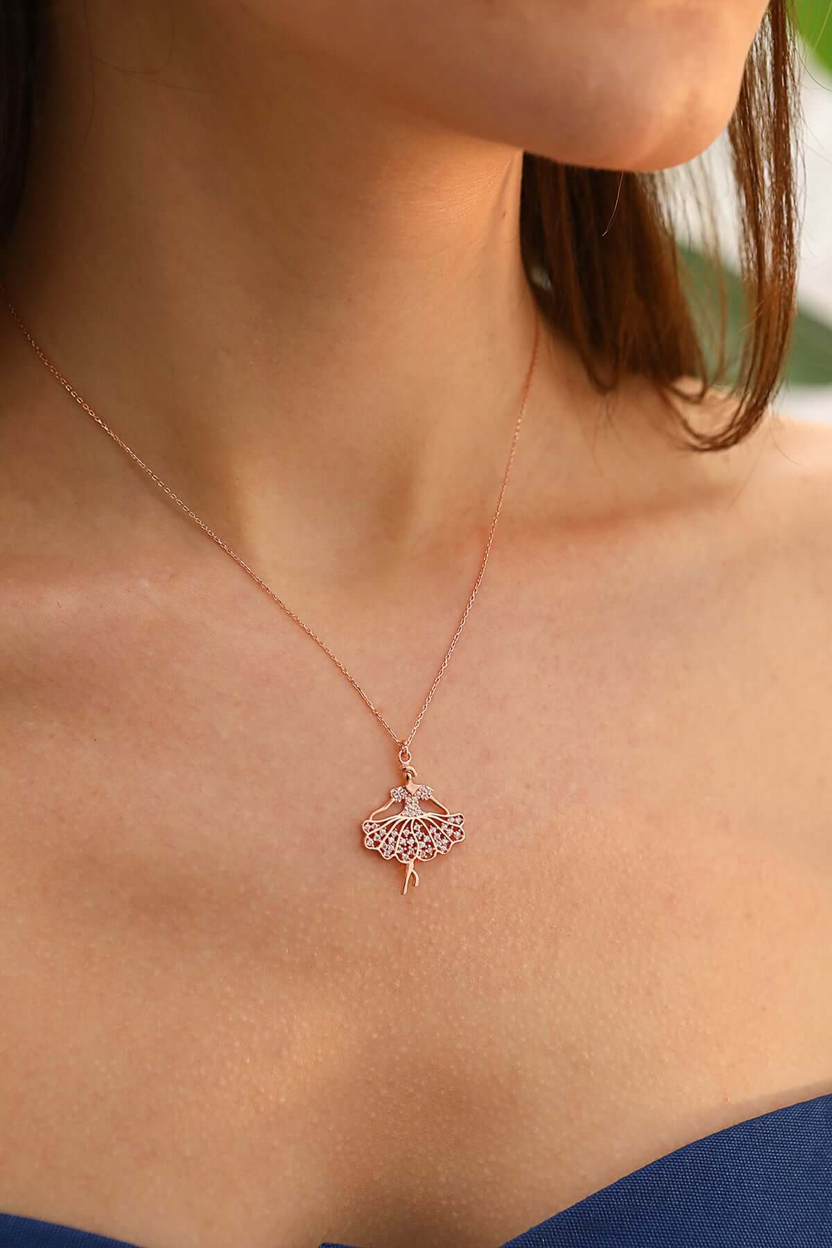 ÖzelSen 925 Ayar Gümüş Balerin Figürlü Minimal Kolye - ÖzelSen