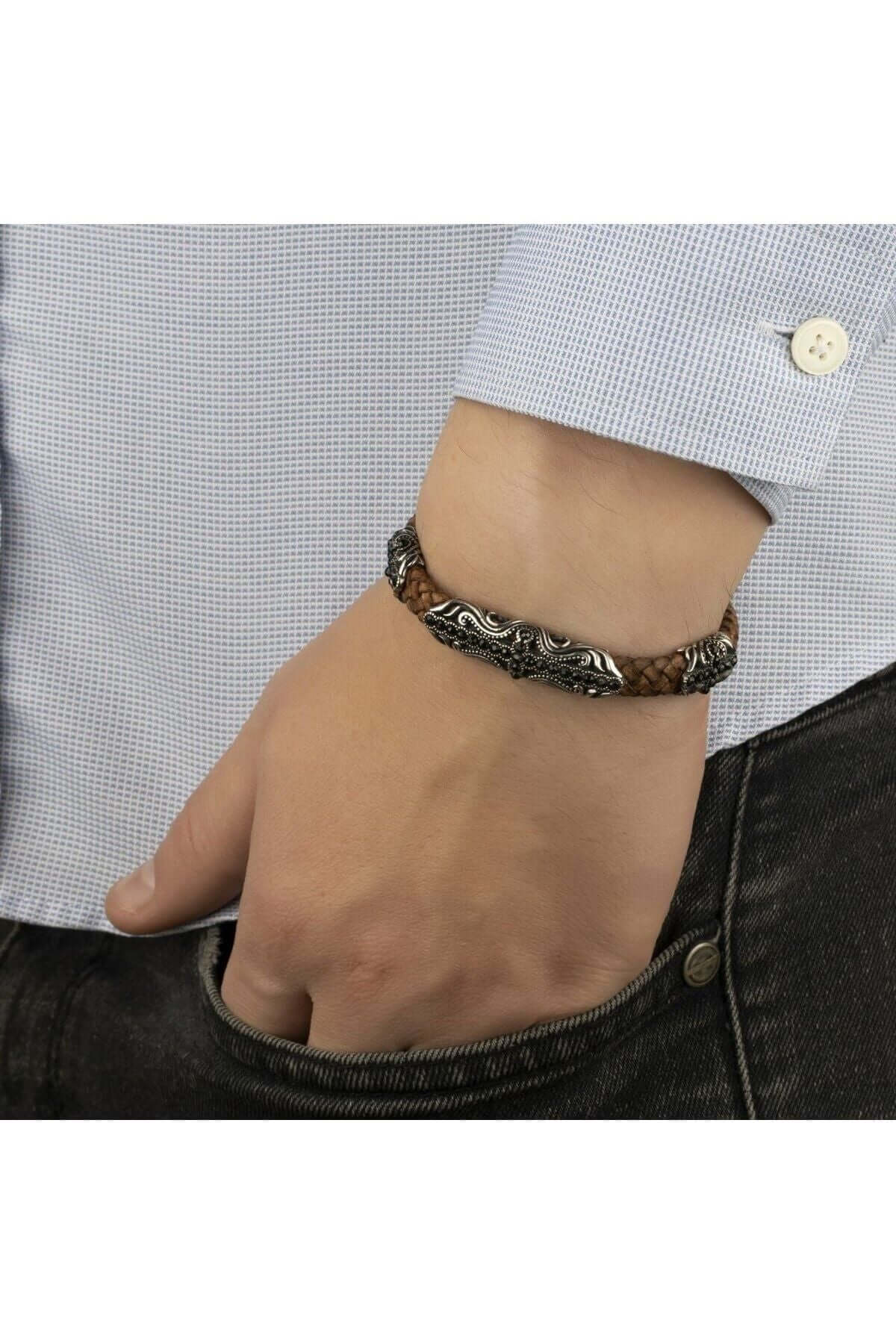 Gümüş Parça Motifli Oniks Taşlı Kahverengi Erkek Deri Bileklik - ÖzelSen