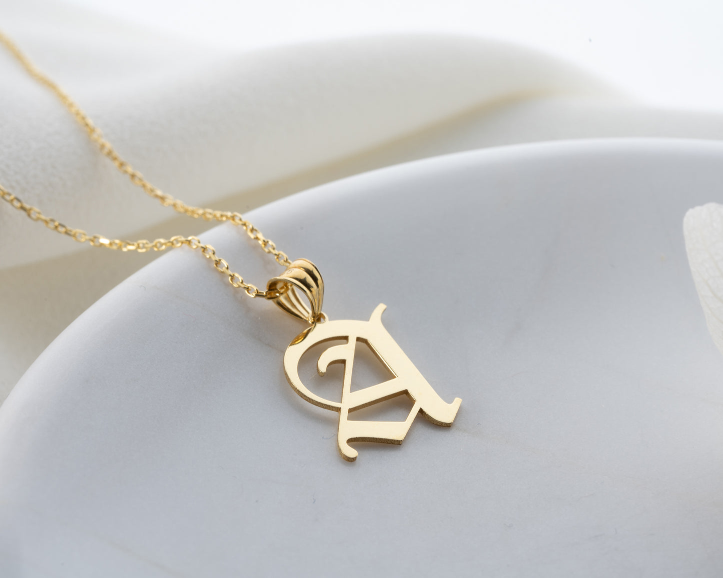 Gümüş Harfli Kolye | Gotik Fontlu Kişiye Özel Baş Harf Tasarım