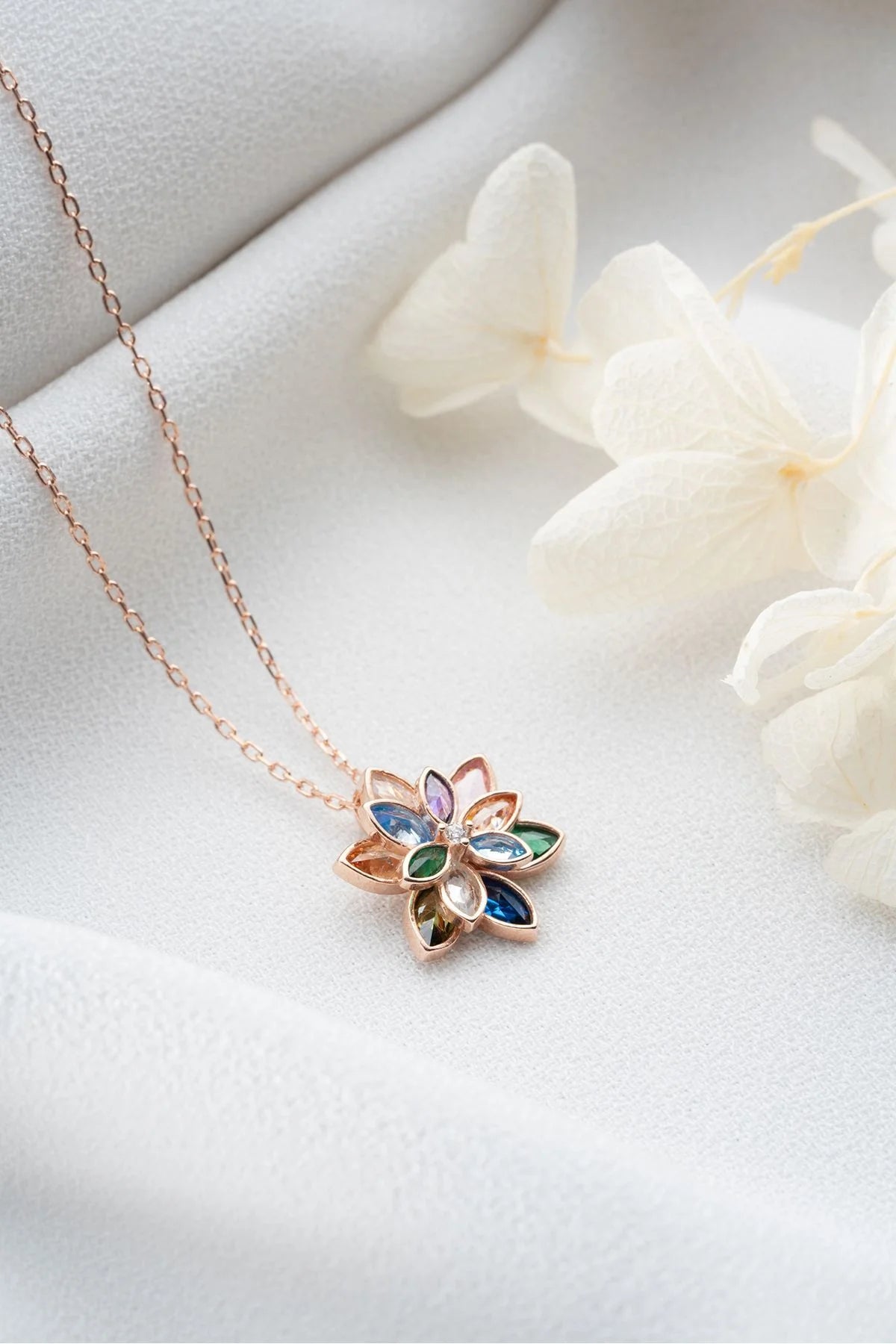 Renkli Lotus Çiçeği 925 Ayar Rose Kaplama Gümüş Kolye