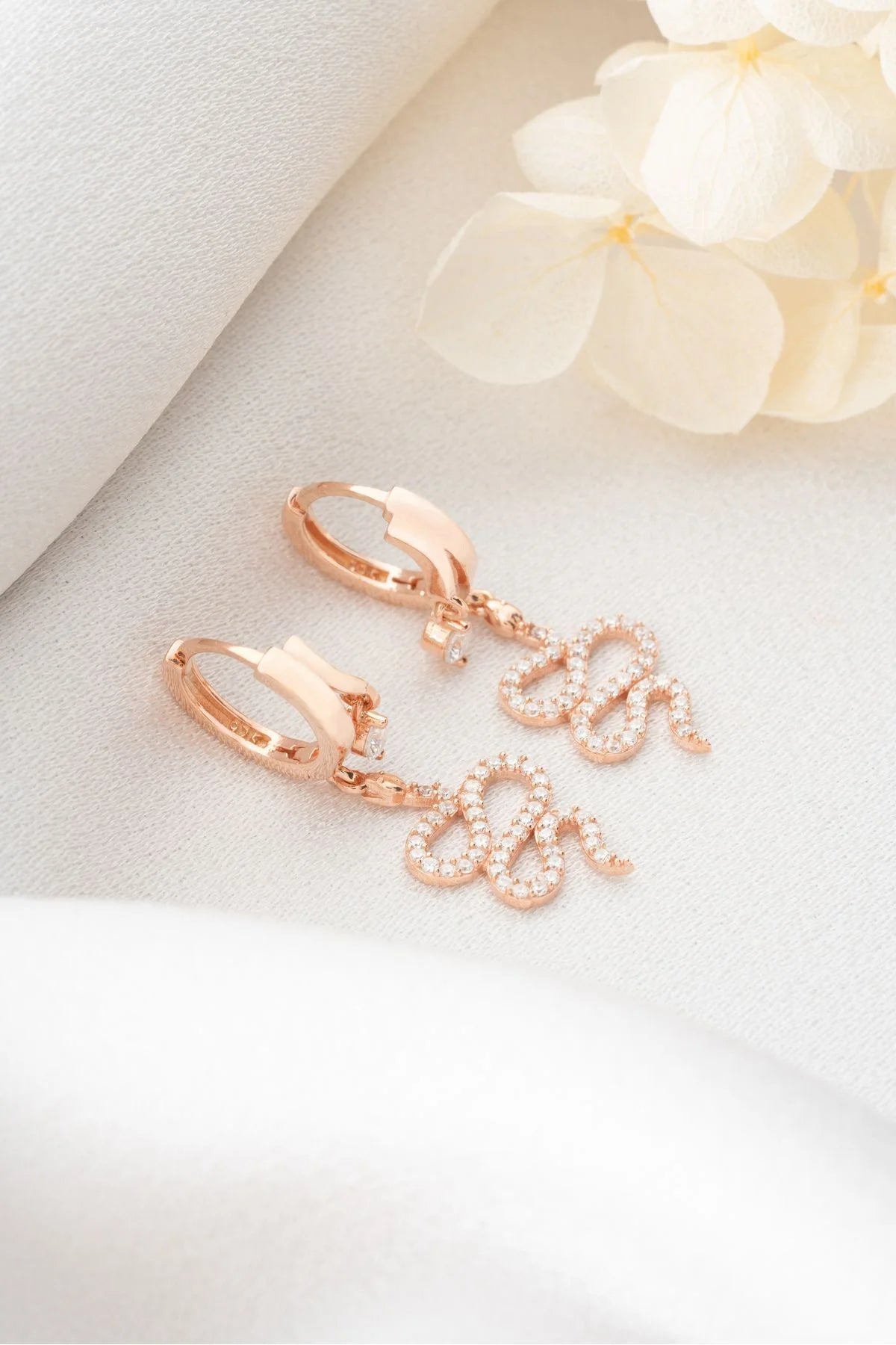 Çift Taşlı Yılan 925 Ayar Rose Kaplama Gümüş Küpe
