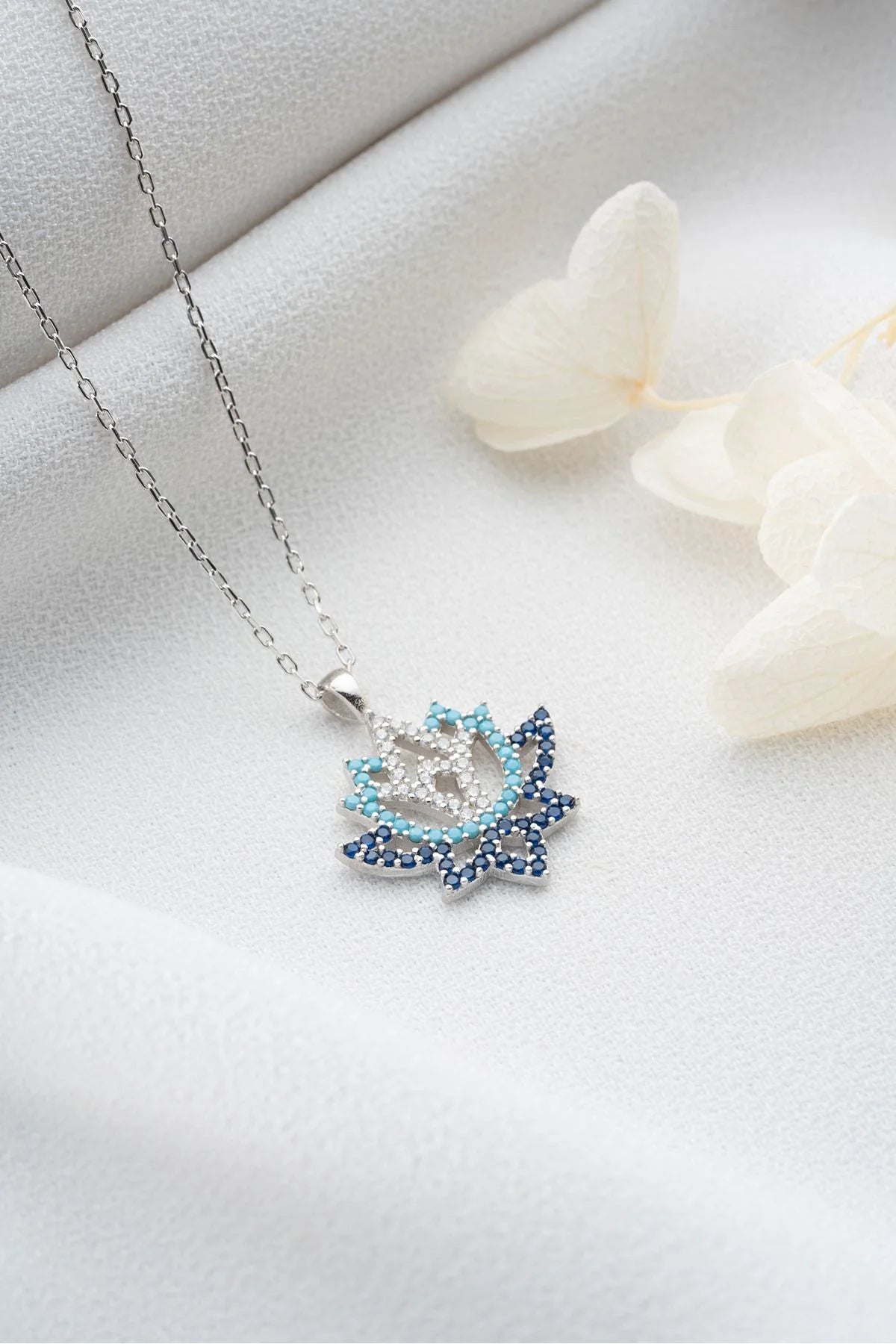 Zirkon Taşlı Lotus Çiçeği 925 Ayar Gümüş Kolye