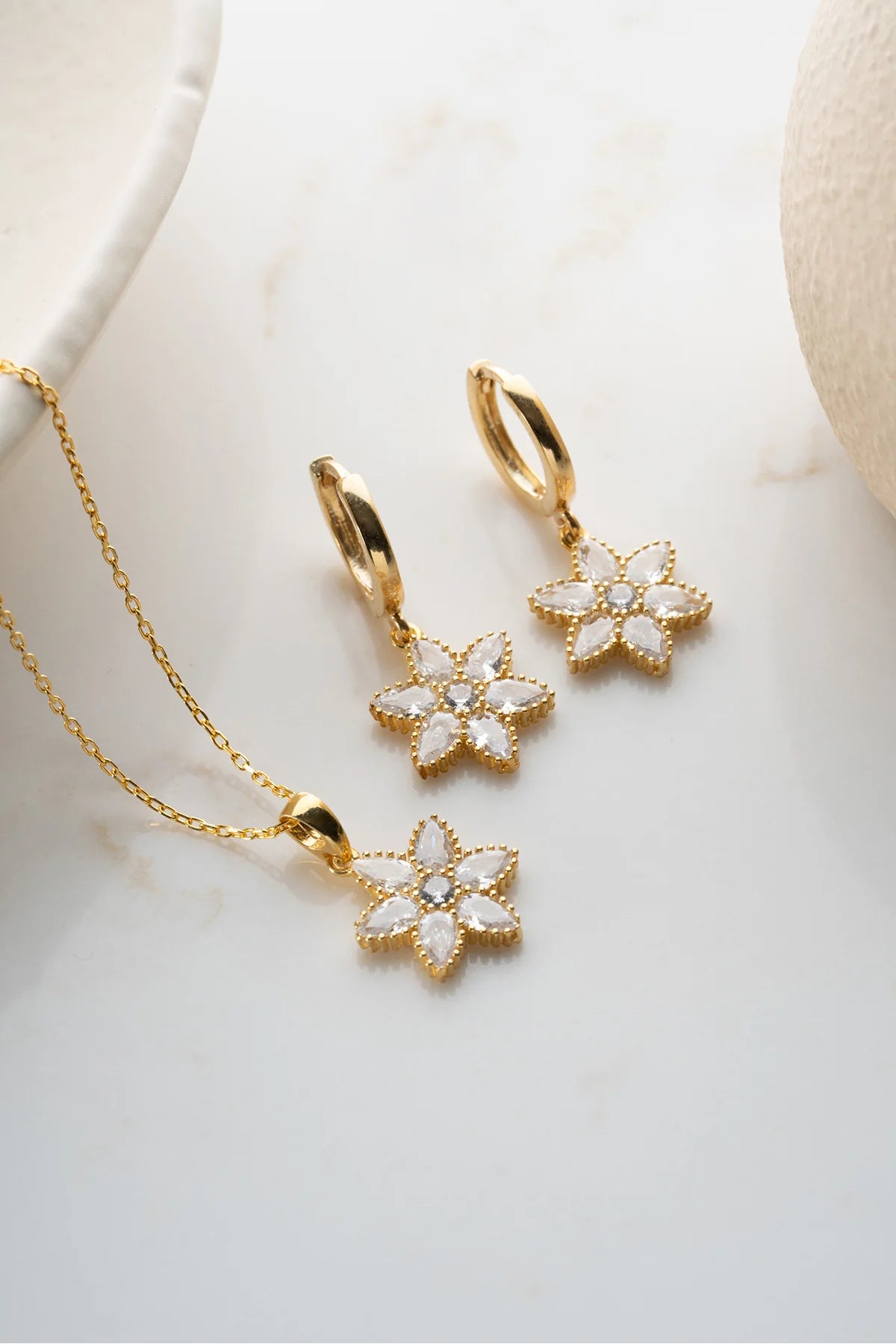 Zirkon Taşlı Lotus 925 Ayar Altın Kaplama Gümüş Set