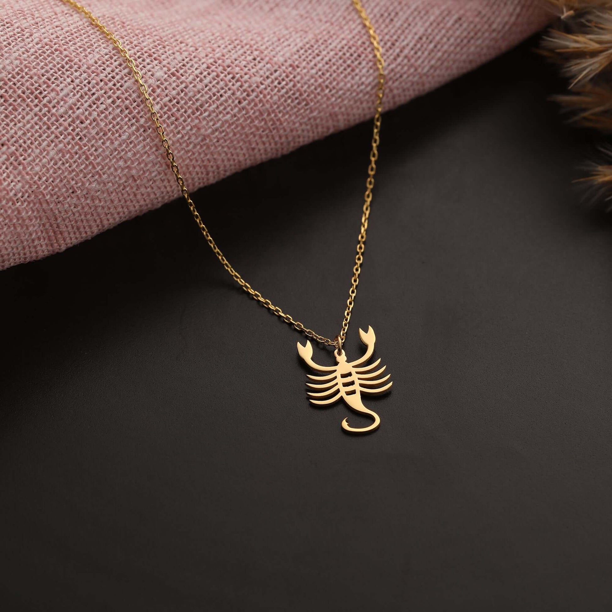 925 Ayar Gümüş Altın Kaplama Minimal Akrep Kolye - ÖzelSen