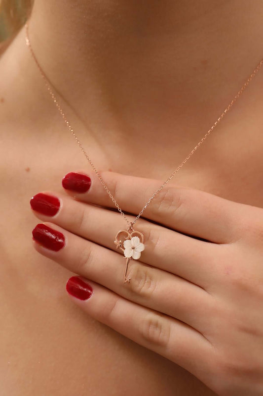 925 Ayar Gümüş Anahtarlı Yasemin Çiçeği Kolye - ÖzelSen