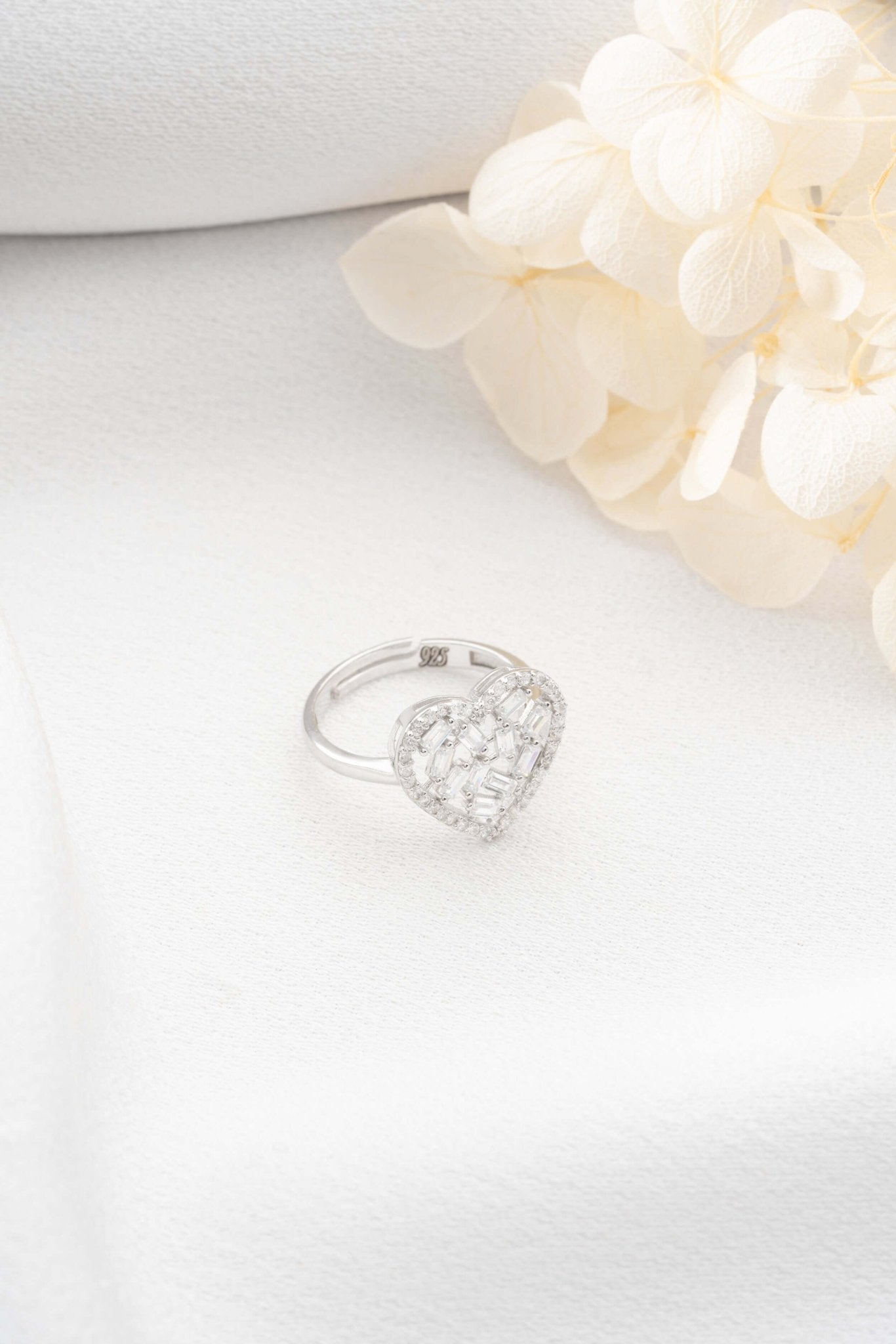 925 Ayar Gümüş Baget Taşlı Kalpli Yüzük - ÖzelSen