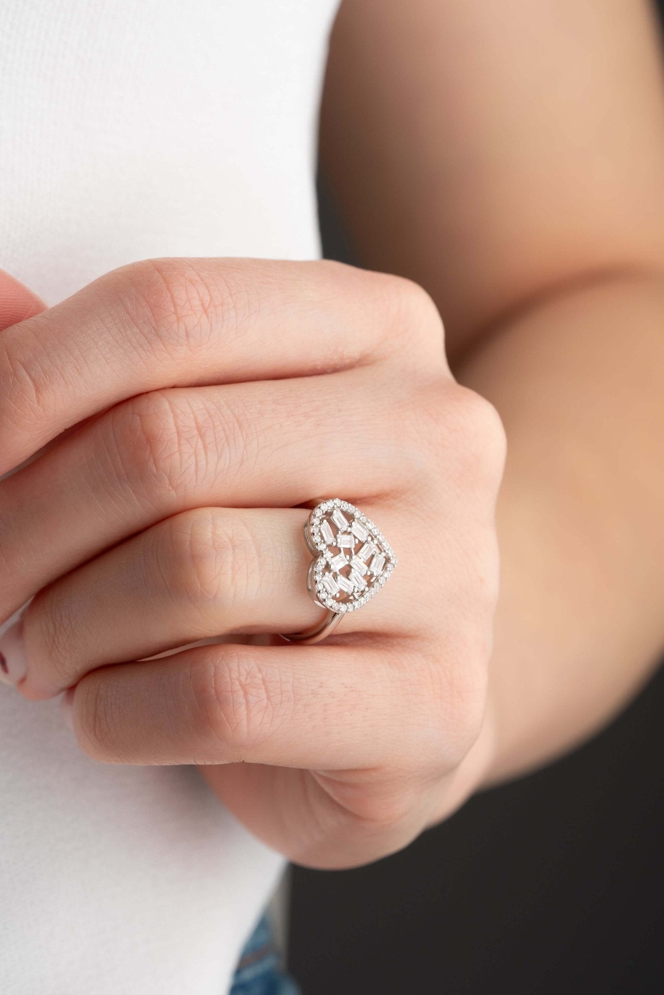 925 Ayar Gümüş Baget Taşlı Kalpli Yüzük - ÖzelSen