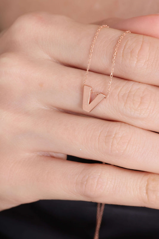 925 Ayar Gümüş V Harfli Kolye - ÖzelSen