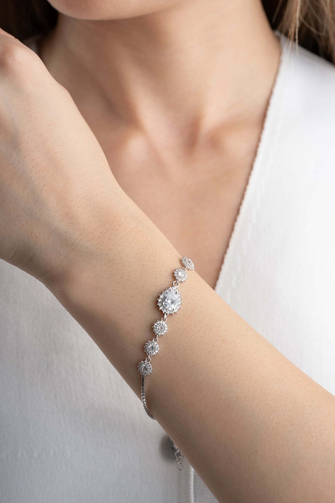 925 Ayar Gümüş Zirkon Taşlı Sıralı Damla Bileklik - ÖzelSen