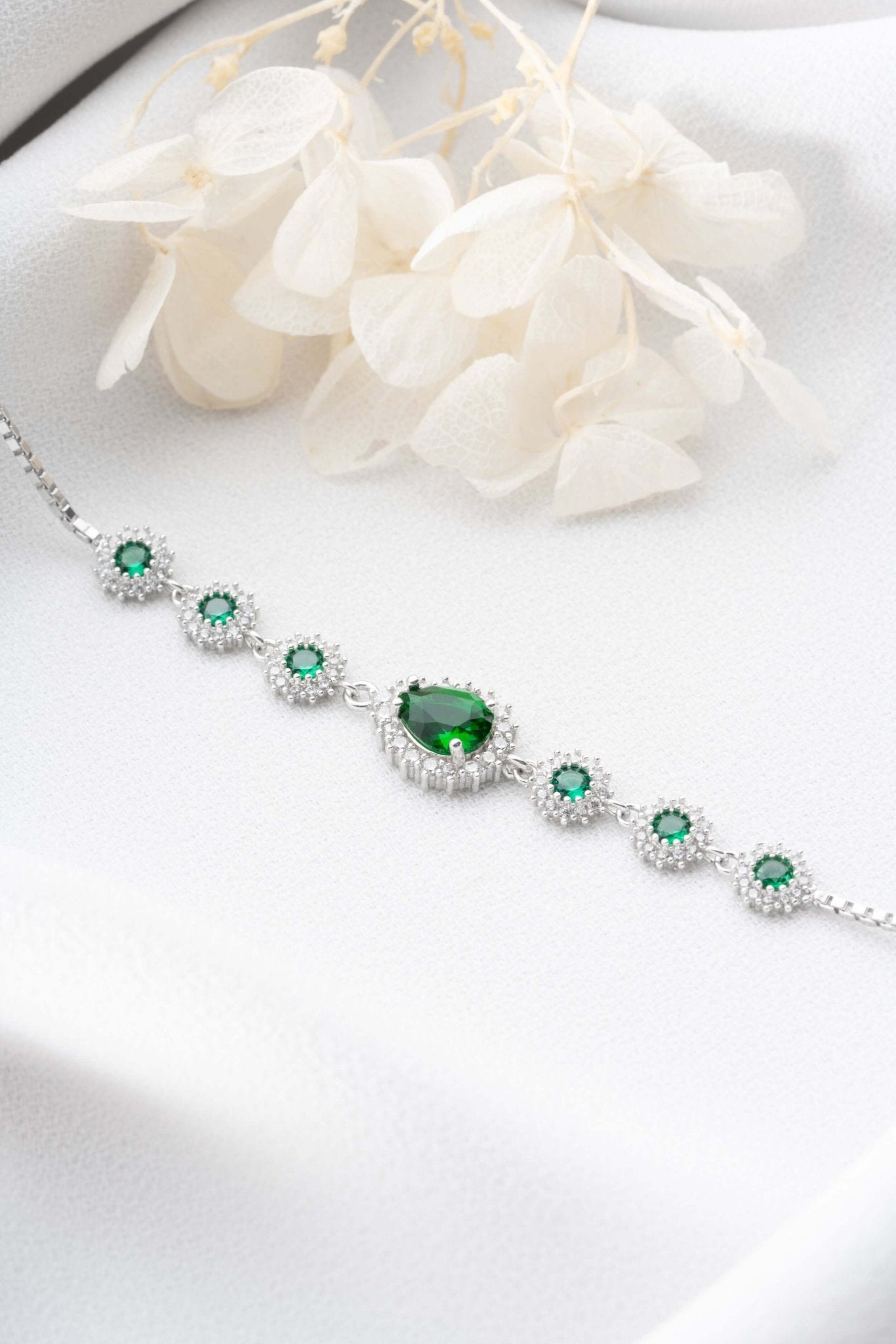 925 Ayar Gümüş Zümrüt Yeşili Taşlı Damla Bileklik - ÖzelSen