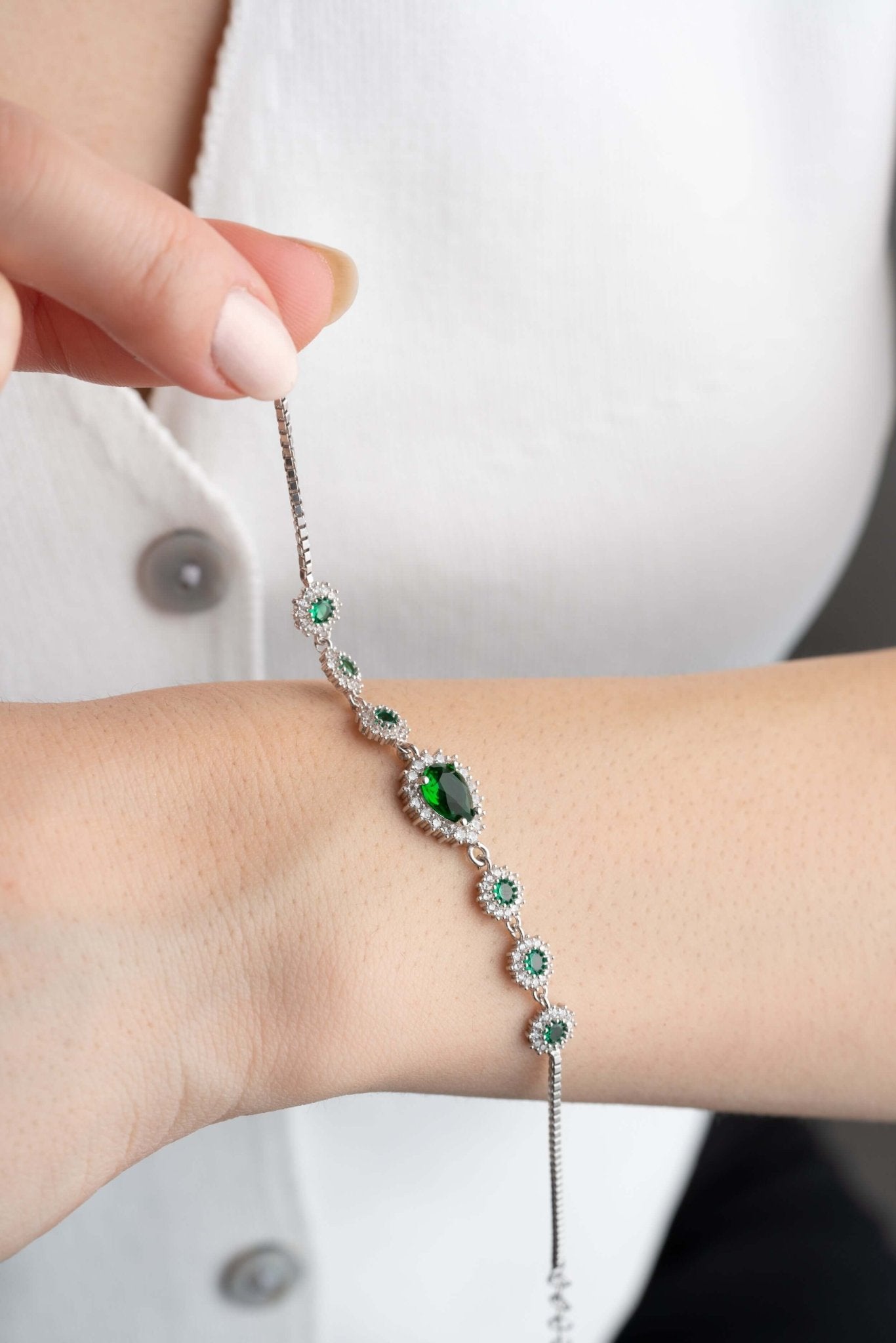 925 Ayar Gümüş Zümrüt Yeşili Taşlı Damla Bileklik - ÖzelSen