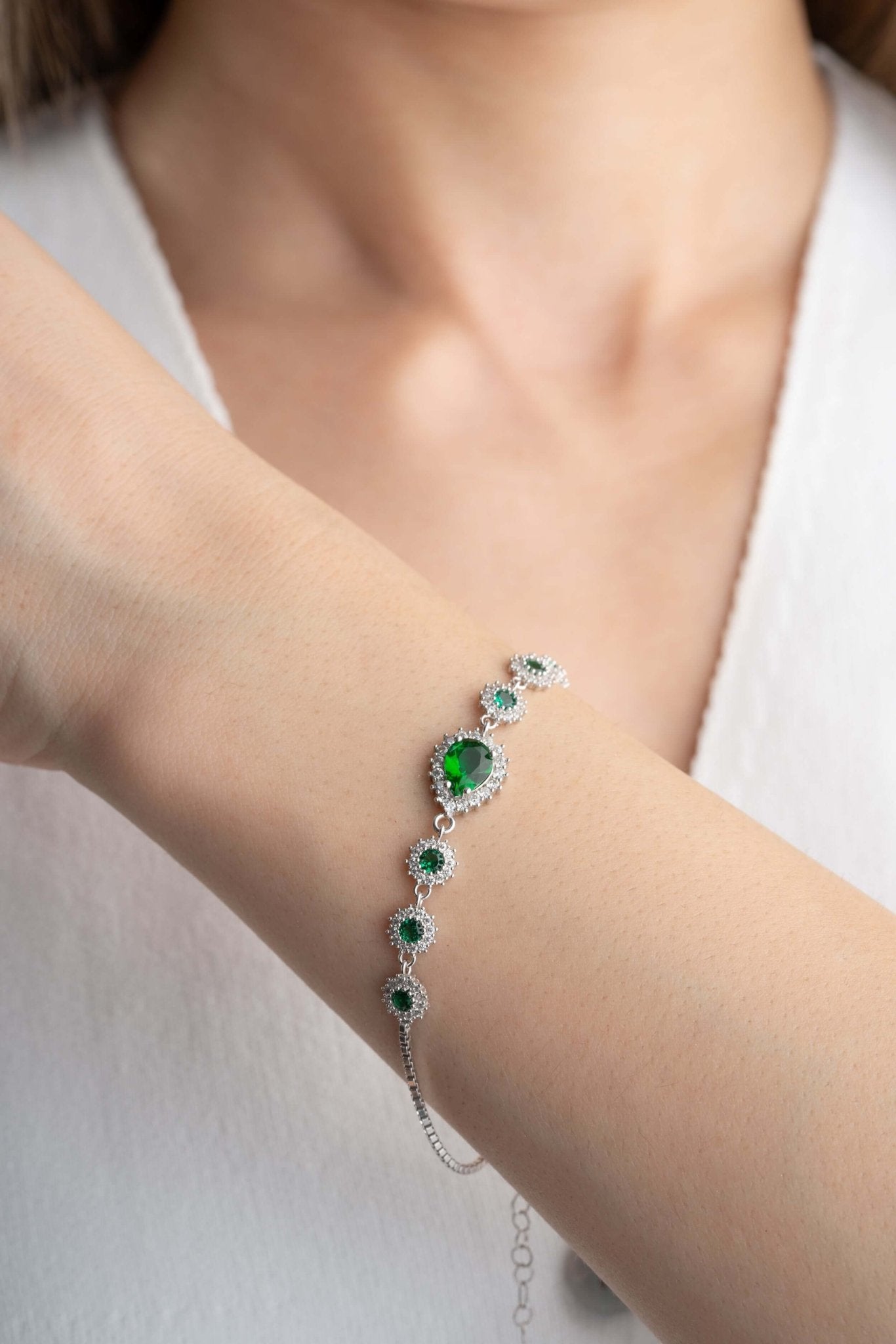 925 Ayar Gümüş Zümrüt Yeşili Taşlı Damla Bileklik - ÖzelSen