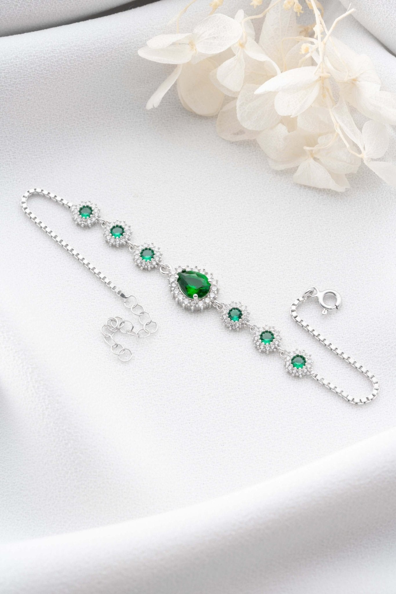 925 Ayar Gümüş Zümrüt Yeşili Taşlı Damla Bileklik - ÖzelSen