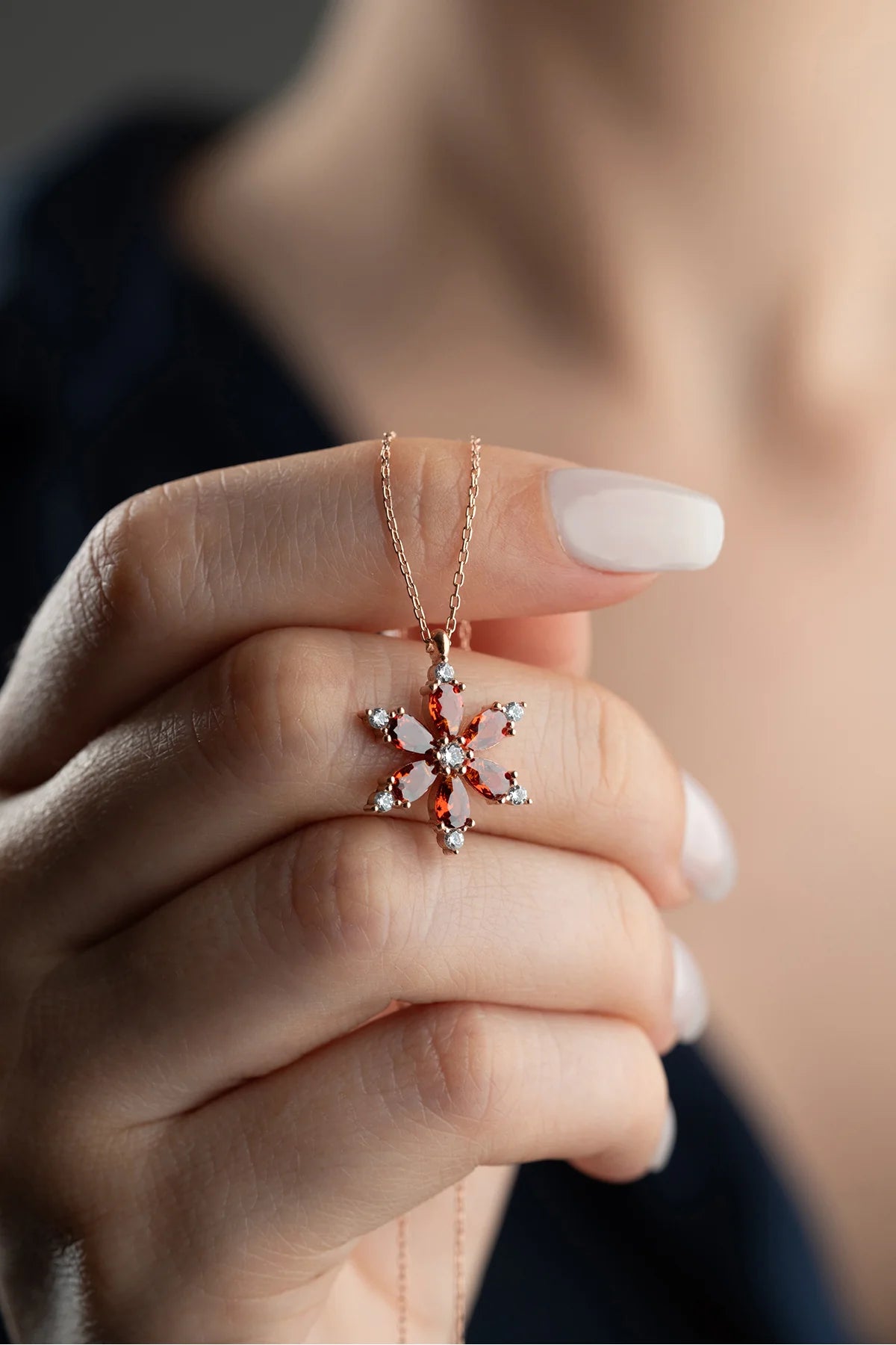 Garnet Taşlı Lotus 925 Ayar Rose Kaplama Gümüş Kolye