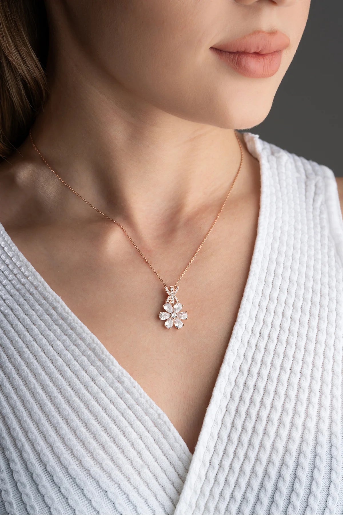 Zirkon Taşlı Lotus Çiçeği 925 Ayar Rose Kaplama Gümüş Kolye