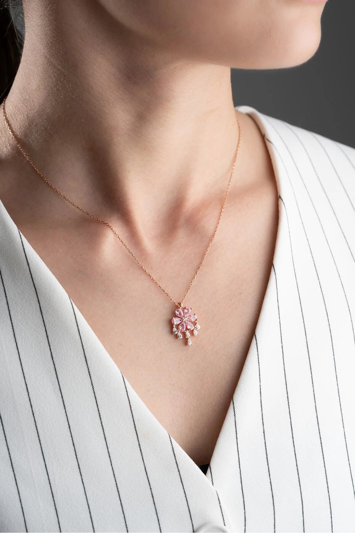 Taşlı Lotus Çiçeği 925 Ayar Rose Kaplama Gümüş Kolye