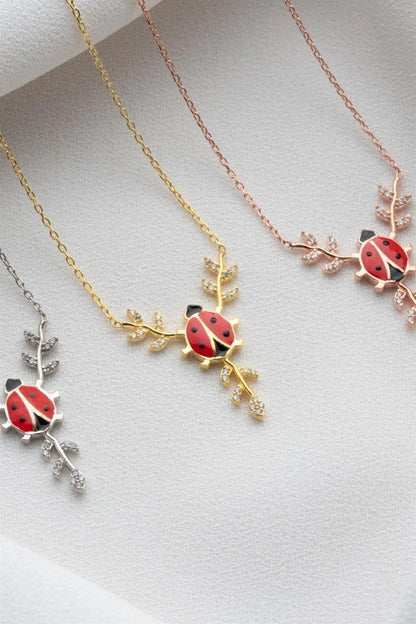 Daldaki Uğurböceği 925 Ayar Rose Kaplama Gümüş Kolye