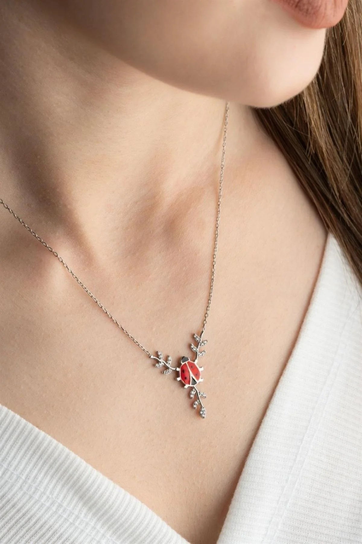 Daldaki Uğurböceği 925 Ayar Rose Kaplama Gümüş Kolye