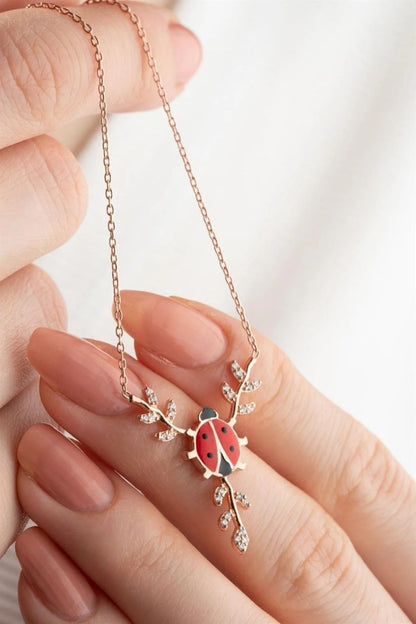 Daldaki Uğurböceği 925 Ayar Rose Kaplama Gümüş Kolye