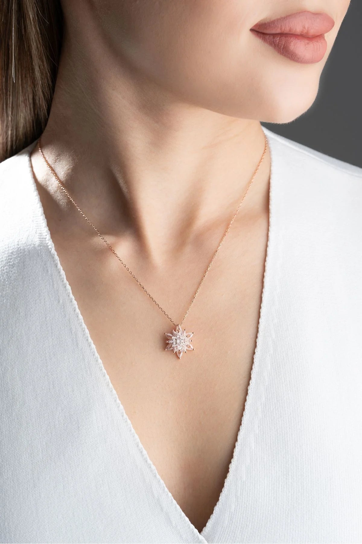 Buzlu Lotus Çiçeği 925 Ayar Rose Kaplama Gümüş Kolye