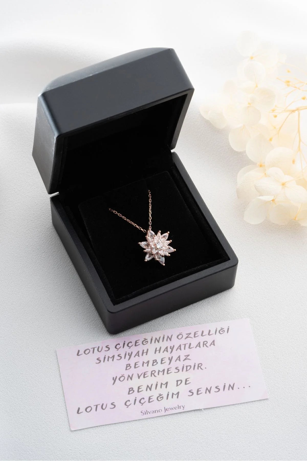 Buzlu Lotus Çiçeği 925 Ayar Rose Kaplama Gümüş Kolye