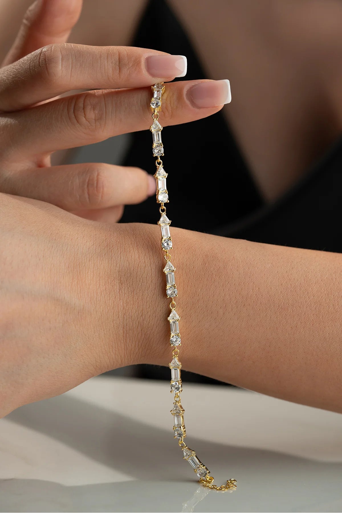 Zirkon Taşlı Model Trend 925 Ayar Altın Kaplama Gümüş Bileklik
