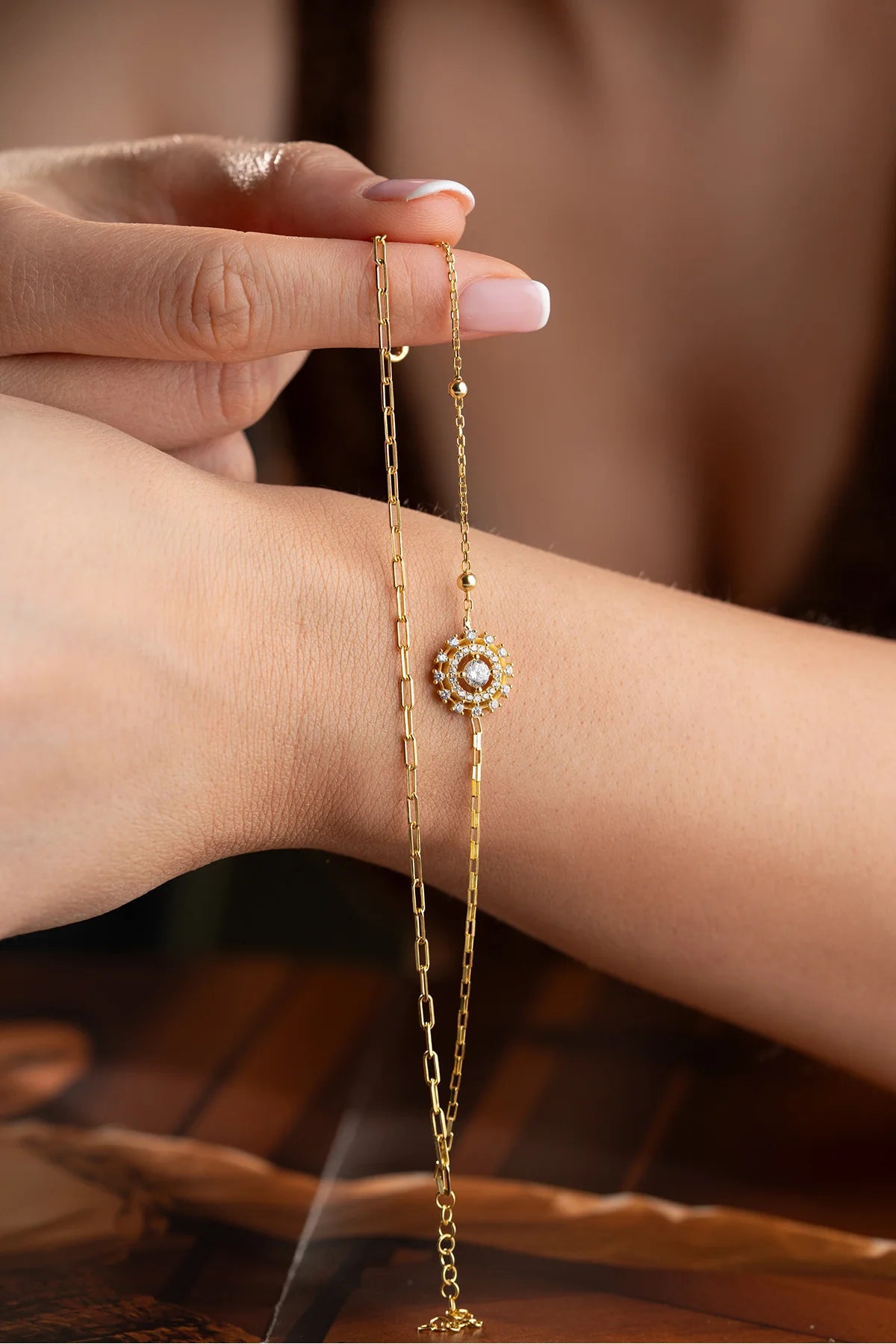 Zirkon Taşlı Çiçek 925 Ayar Altın Kaplama Gümüş Bileklik
