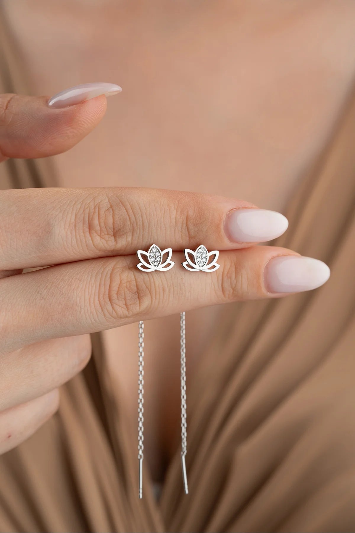 Sallantılı Lotus Çiçeği 925 Ayar Gümüş Küpe