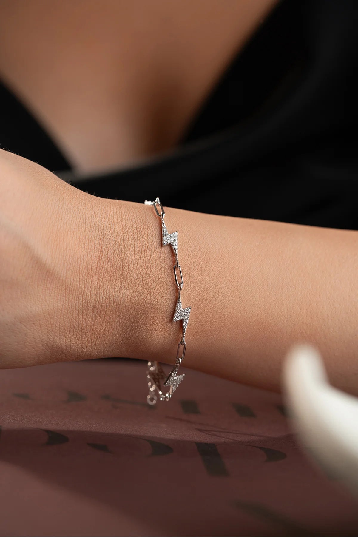Zirkon Taşlı Şimşek Model 925 Ayar Gümüş Bileklik
