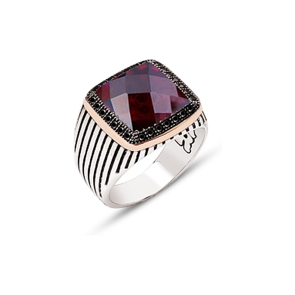 Gümüş Fasetli Garnet Zirkon Taşlı Yanları Siyah Zirkon Taş Süslemeli Çizgili Kasalı Yüzük