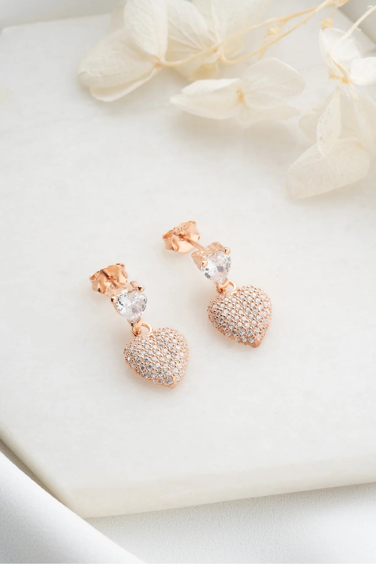Taşlı Kalp 925 Ayar Rose Kaplama Gümüş Küpe
