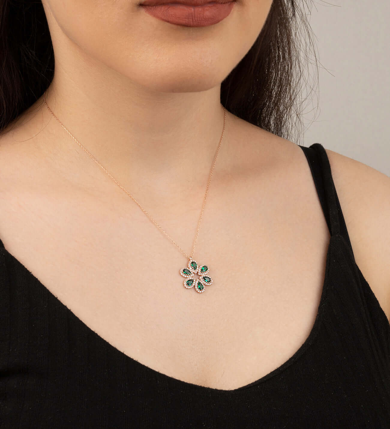 Yeşil Zirkon Taşlı 925 Ayar Gümüş Çiçekli Kolye - ÖzelSen