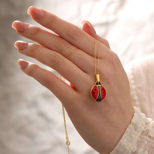 Açılır Kapanır Uğurböceği 925 Ayar Gümüş İsimli Kolye - ÖzelSen