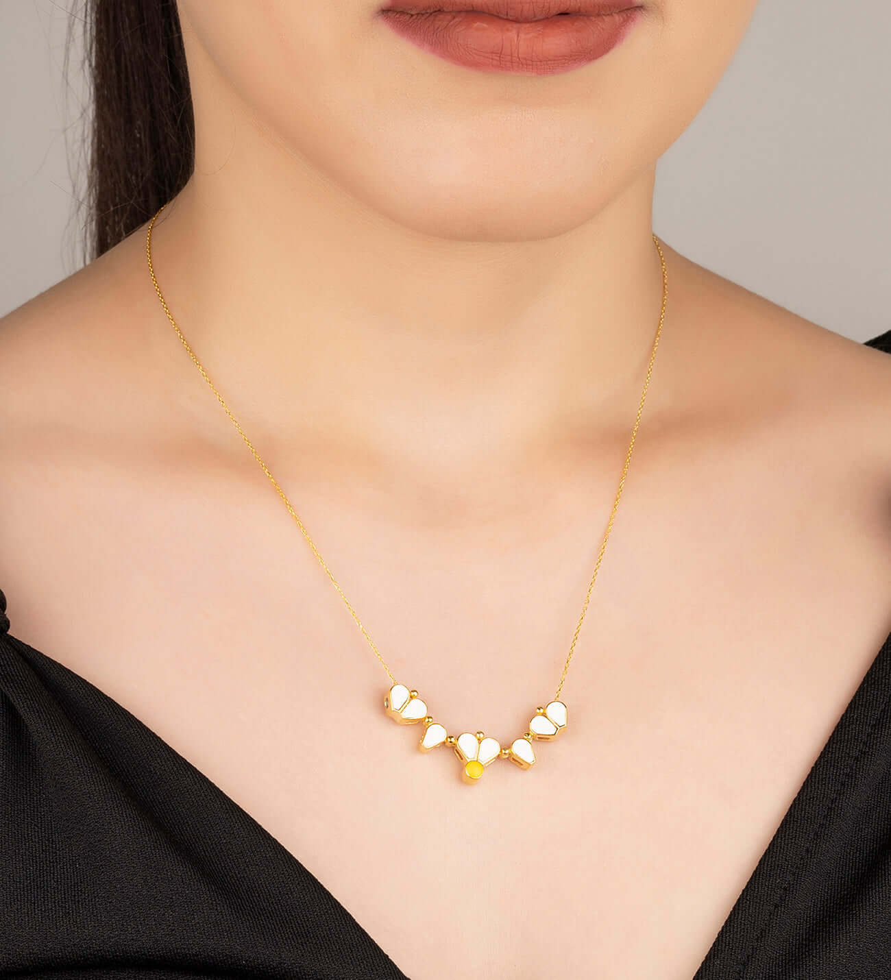 Beyaz Mineli 925 Ayar Gümüş Papatya Kolye - ÖzelSen