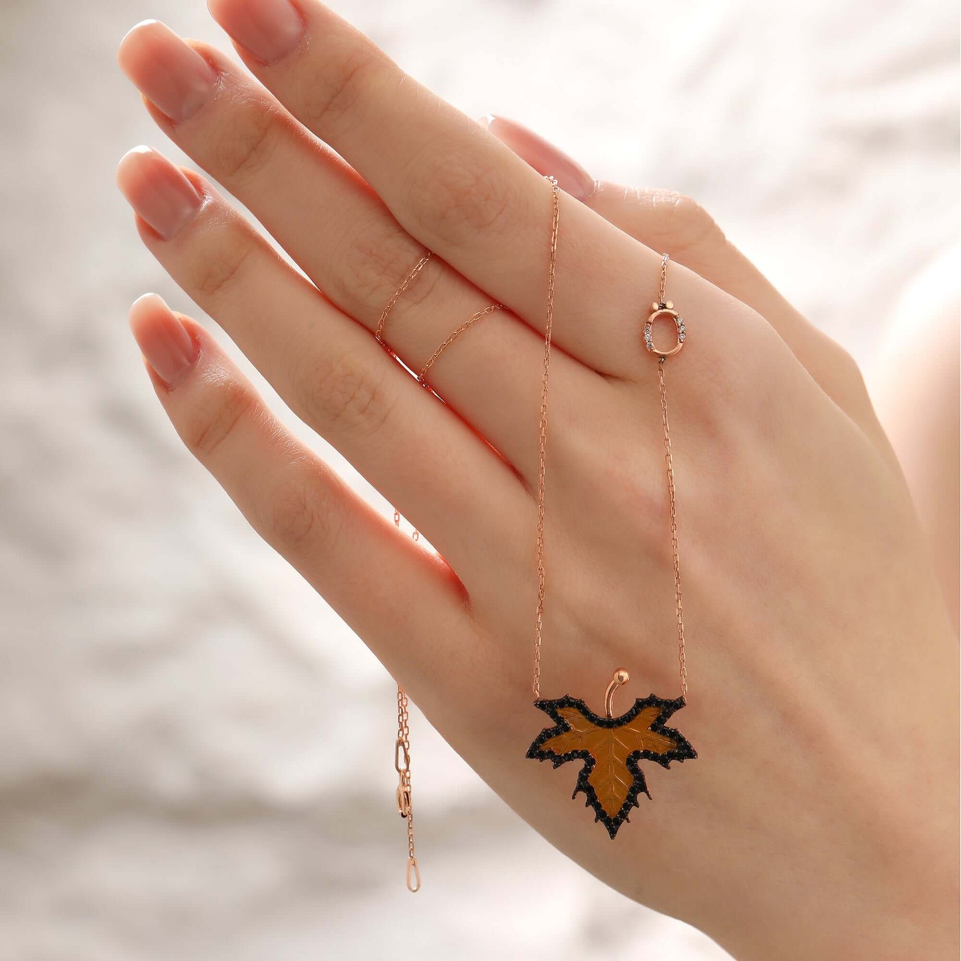 Çınar Yaprağı 925 Ayar Gümüş Harfli Kolye - ÖzelSen