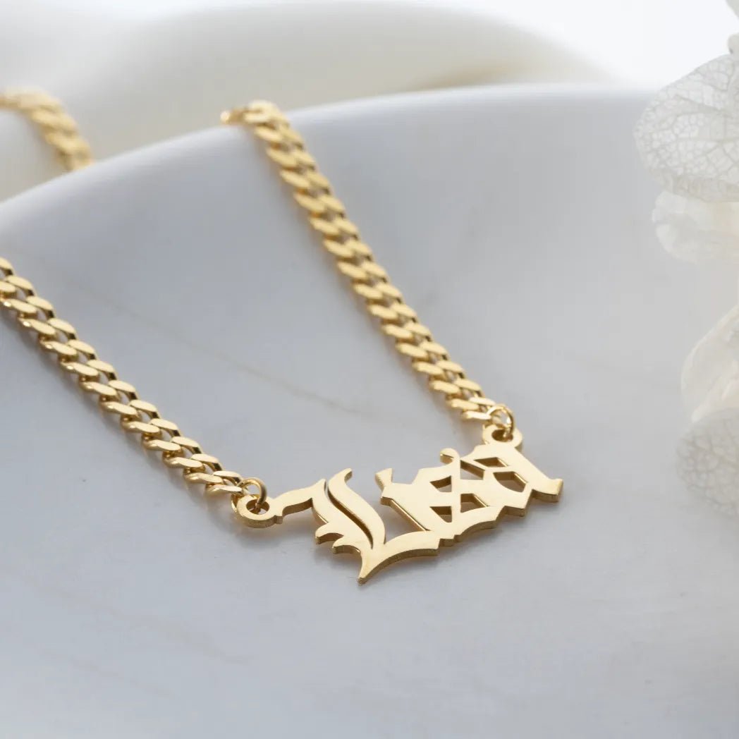 Curb Zincirli Gotik Fontlu İsim Yazılı Gümüş Kolye - ÖzelSen