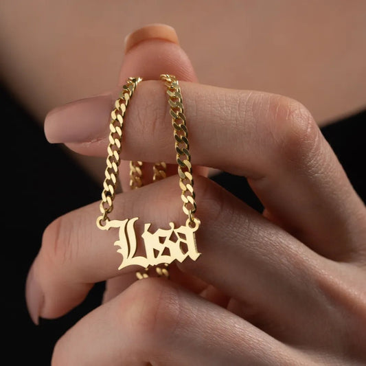 Curb Zincirli Gotik Fontlu İsim Yazılı Gümüş Kolye - ÖzelSen