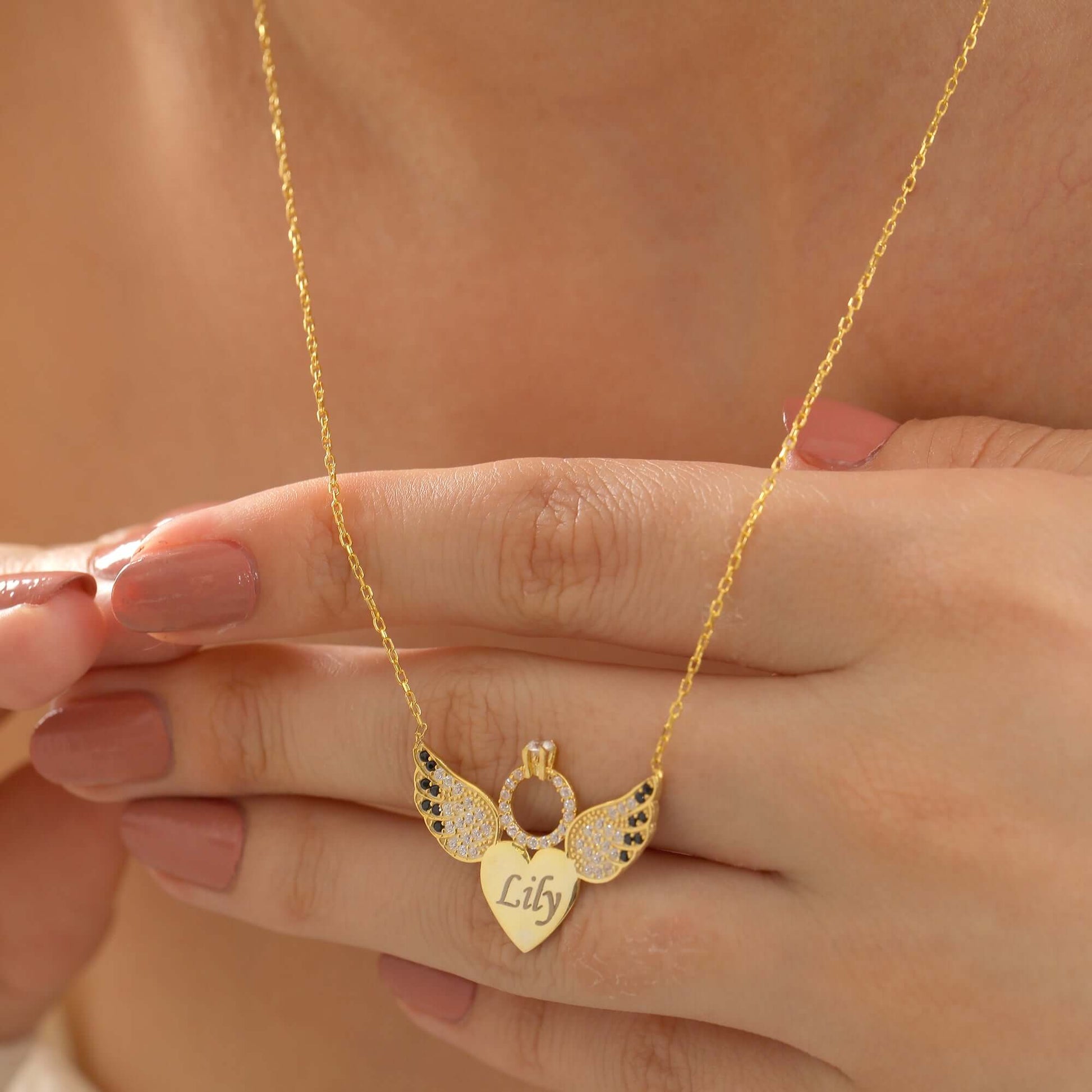 Gümüş İsimli Kolye Melek Kanatlı Tek Taş Detaylı - ÖzelSen