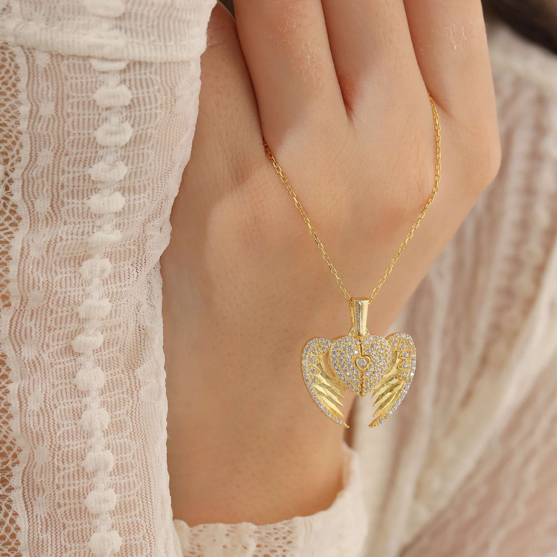 Melek Kanatlı Taşlı Kalpli Gümüş İsimli Kolye - ÖzelSen