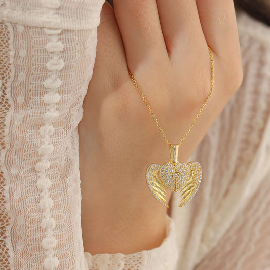 Melek Kanatlı Taşlı Kalpli Gümüş İsimli Kolye - ÖzelSen