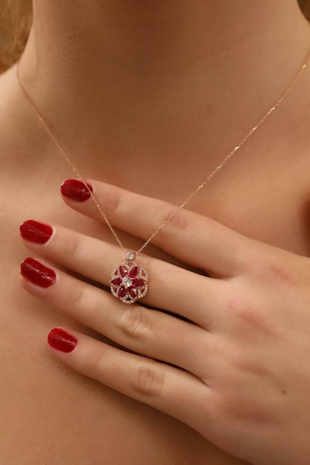 Kırmızı Taşlı 925 Ayar Gümüş Lotus Çiçeği Kolye - ÖzelSen