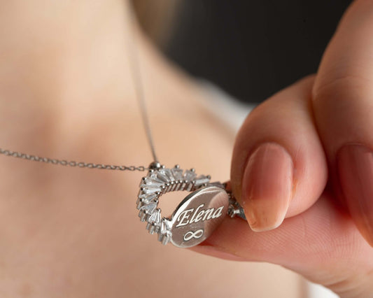 Kişiye Özel Diskli Baget Taşlı Gümüş İsimli Kolye - ÖzelSen