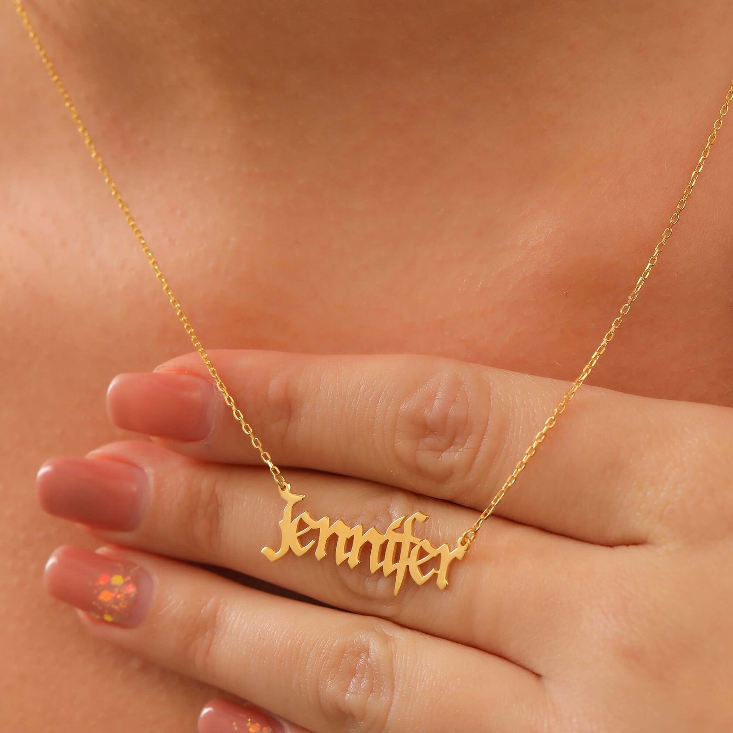 Kişiye Özel Gotik Fontlu Eski Yazı Gümüş İsimli Kolye - ÖzelSen