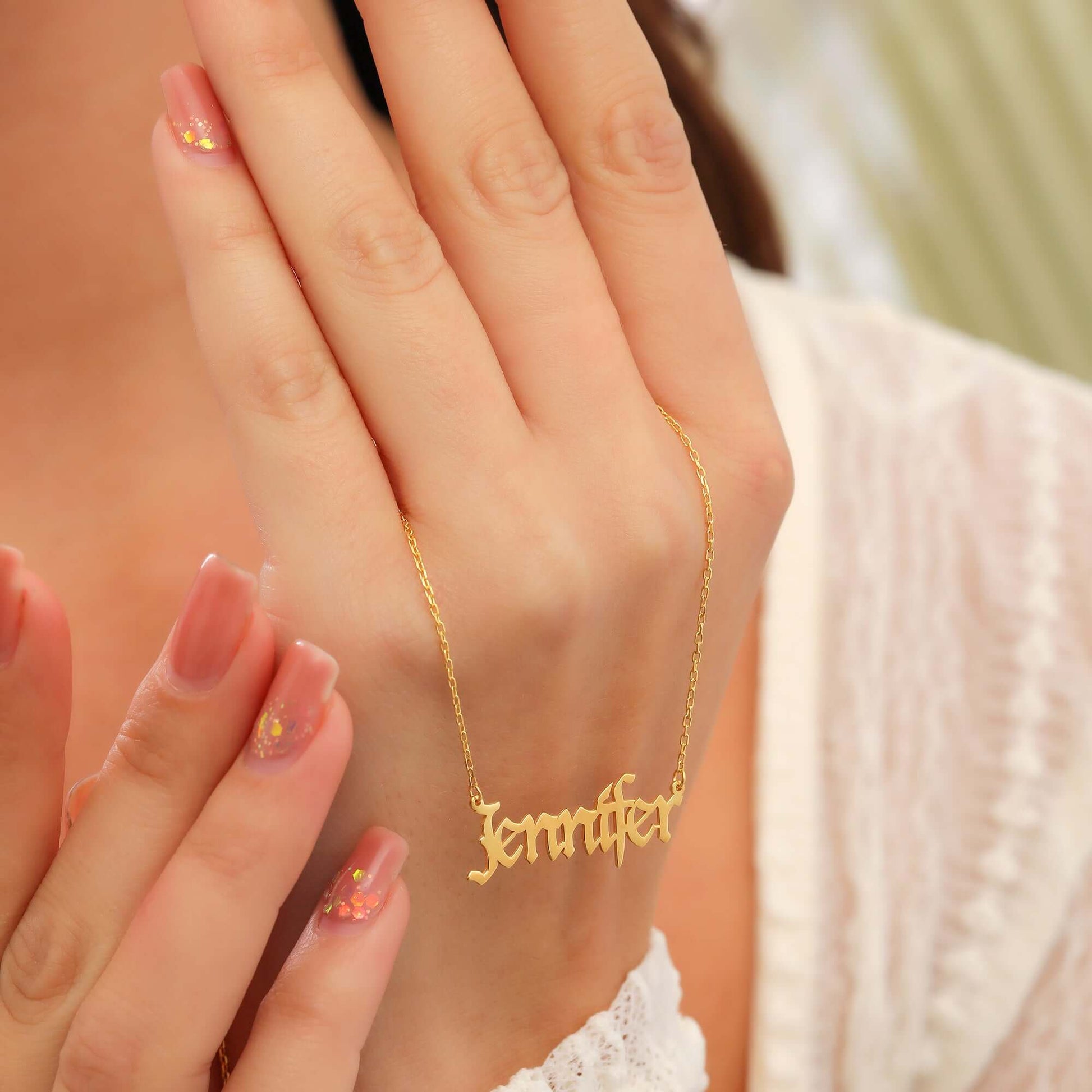 Kişiye Özel Gotik Fontlu Eski Yazı Gümüş İsimli Kolye - ÖzelSen