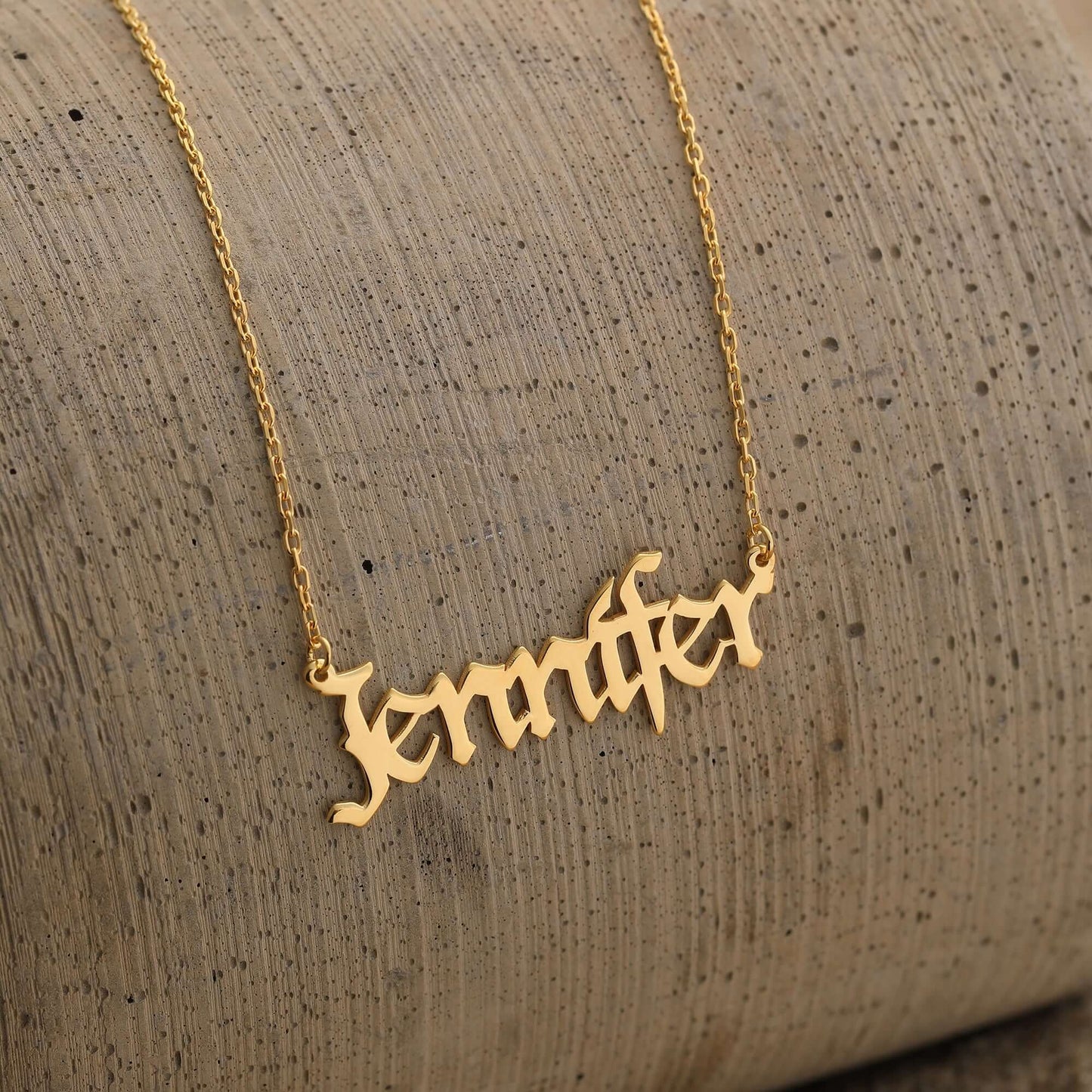 Kişiye Özel Gotik Fontlu Eski Yazı Gümüş İsimli Kolye - ÖzelSen