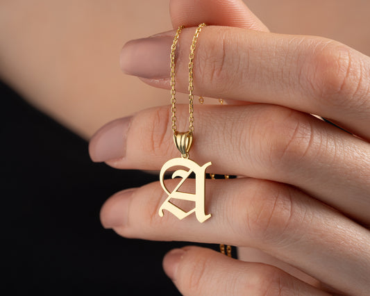 Gümüş Harfli Kolye | Gotik Fontlu Kişiye Özel Baş Harf Tasarım