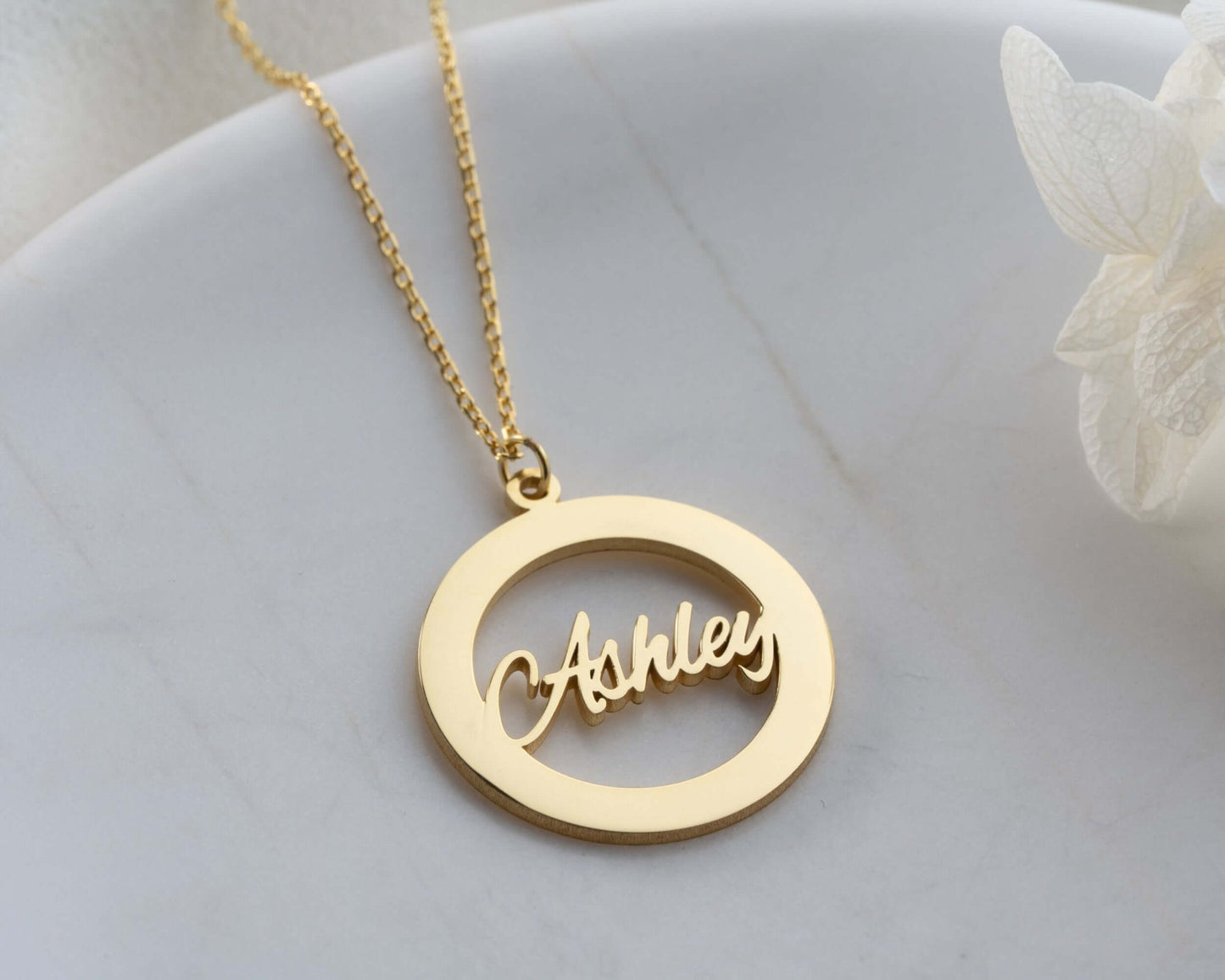 Kişiye Özel Halka İçinde İsim Yazılı Gümüş Kolye - ÖzelSen