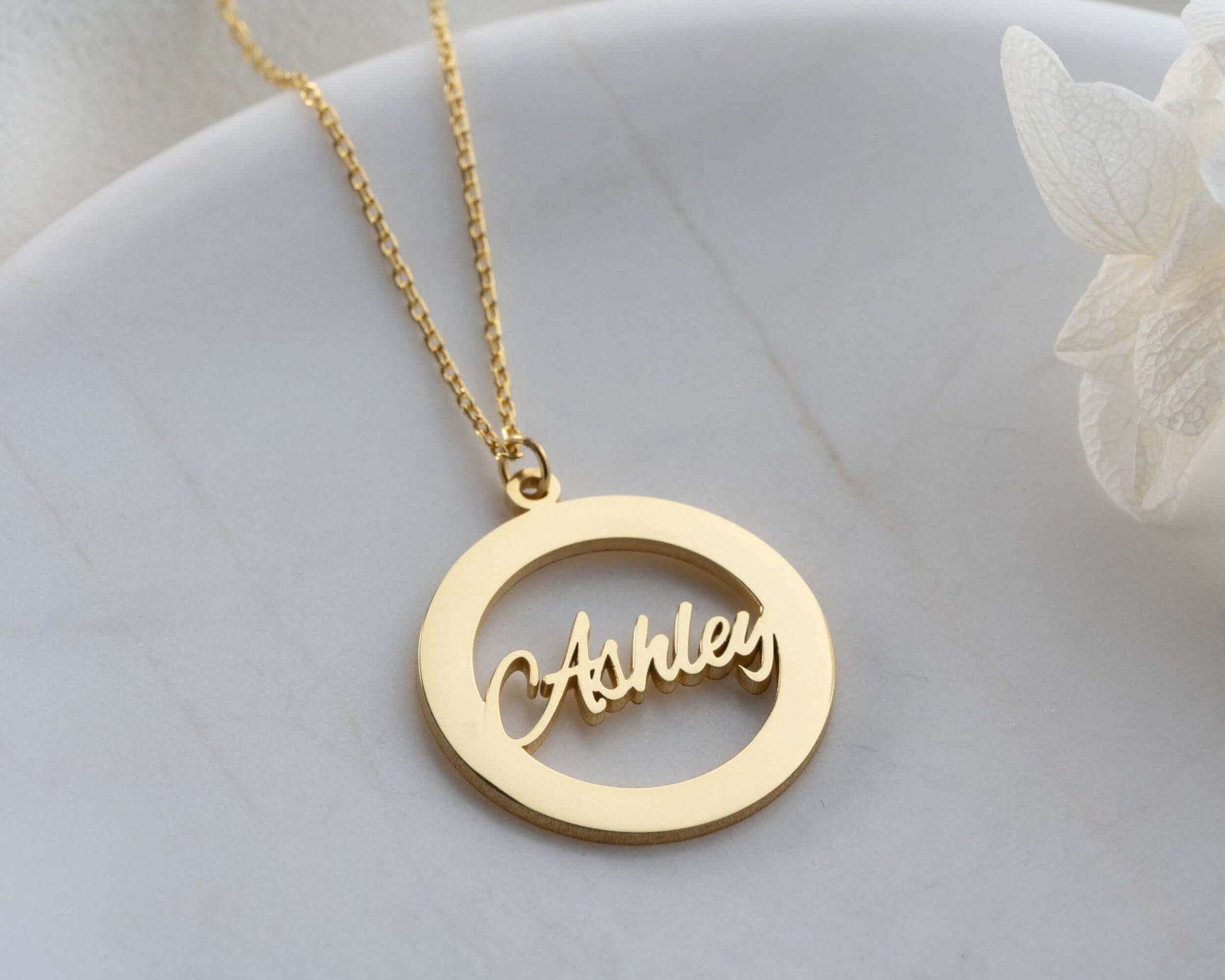 Kişiye Özel Halka İçinde İsim Yazılı Gümüş Kolye - ÖzelSen