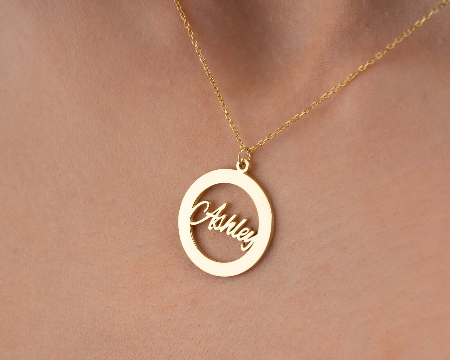 Kişiye Özel Halka İçinde İsim Yazılı Gümüş Kolye - ÖzelSen